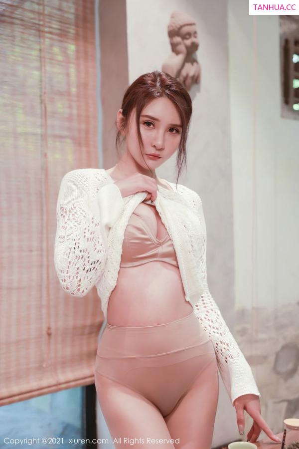 SOLO-尹菲  [XiuRen]高清写真图 2021.06.10 VOL.3530 Emily尹菲第12张图片